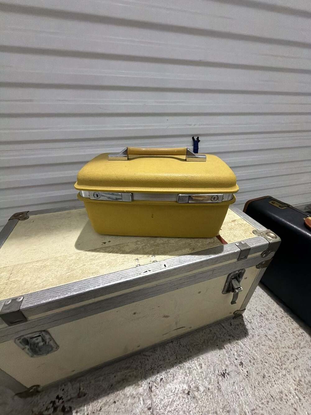 Vintage Samsonite Yellow Cosmetic Make-up Carry-on Luggage Suitcase Case Mirror